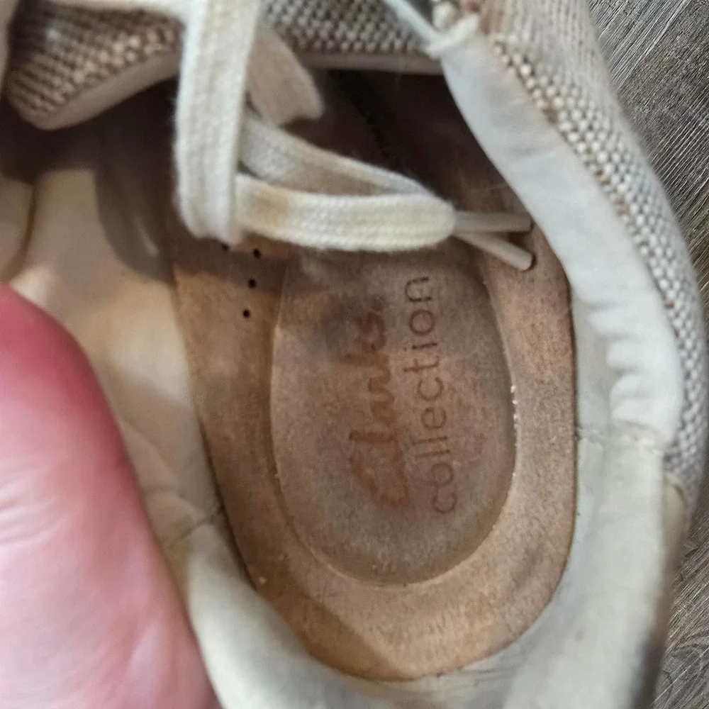 Clarks Collection Womens 6.5 Beige Shimmer Textile Side Zip Sneakers Low Top